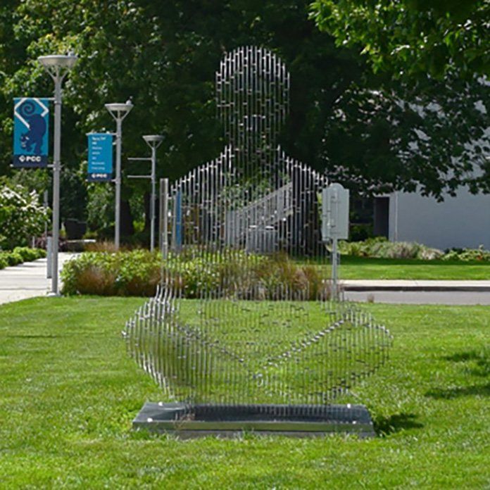 Agence_Capoz's tweet photo. Julian Voss-Andreae crée des sculptures #anamorphiques qui disparaissent lorsque l’on tourne autour d’elles ! Bravo !!!! 
#JeTeVois #JeTeVoisPlus #creativity #Oeuvre #Art 
https://t.co/laAIk1T8i3 https://t.co/2fgCmroxLm