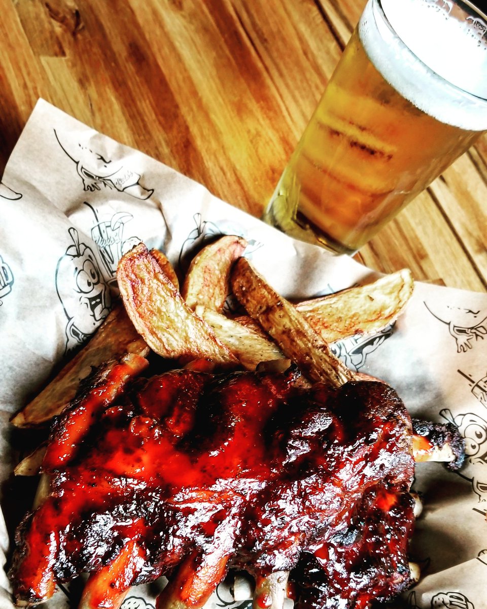 ViviosWarren's tweet photo. Baby Back Ribs #babybackribs #potato #potatowedges #beer #bbq https://t.co/4mmIIgNNfE