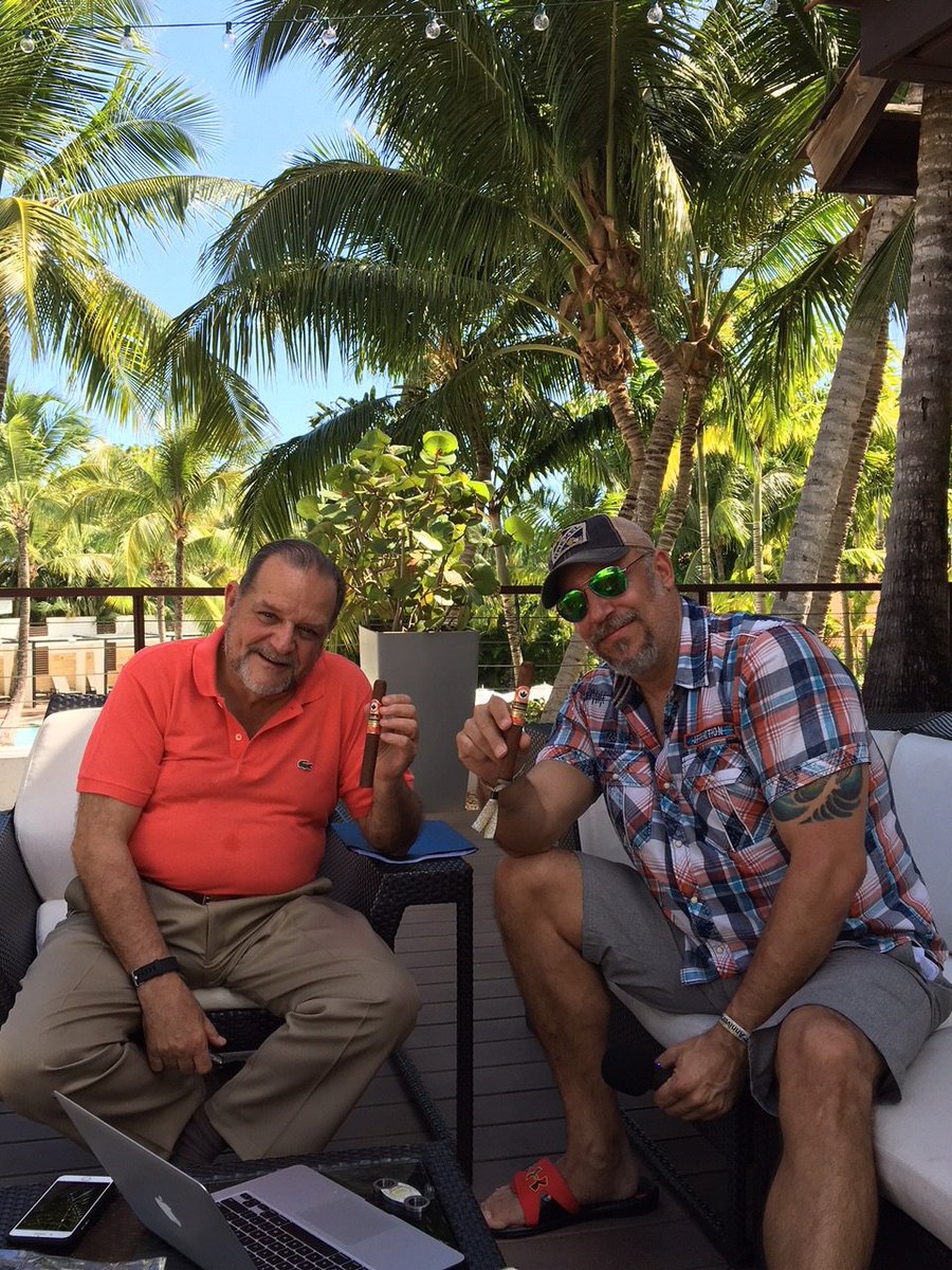 drewestatecigar's tweet photo. Today on DE4Live join @smokewhatfabiensmokes and Chairman of @joyacigars Dr. Alejandro Martinez Cuenca celebrating 50 years of Joya de Nicaragua at the TAA. This episode is true tobacco knowledge. Available on all podcast platforms and https://t.co/naspT81WA4 #de4live #joya50 https://t.co/M9Kphup1CD