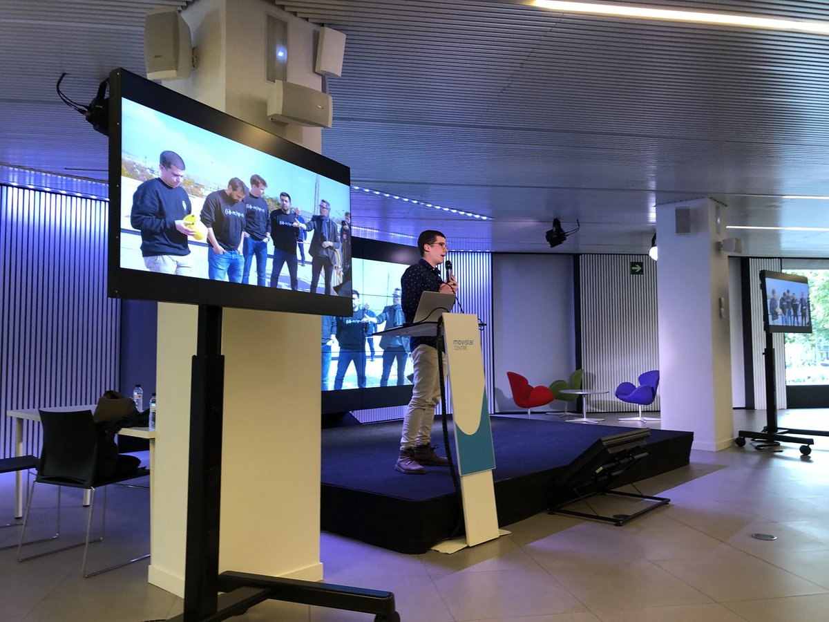 xavierverdaguer's tweet photo. On stage @mgxsm from @flyme_project dreamer @imaginecc #express2018 @TecnoCampus @Experience__Lab #designdoing #disruptiveinnovation @MovistarCentre https://t.co/kV3lN40hLz