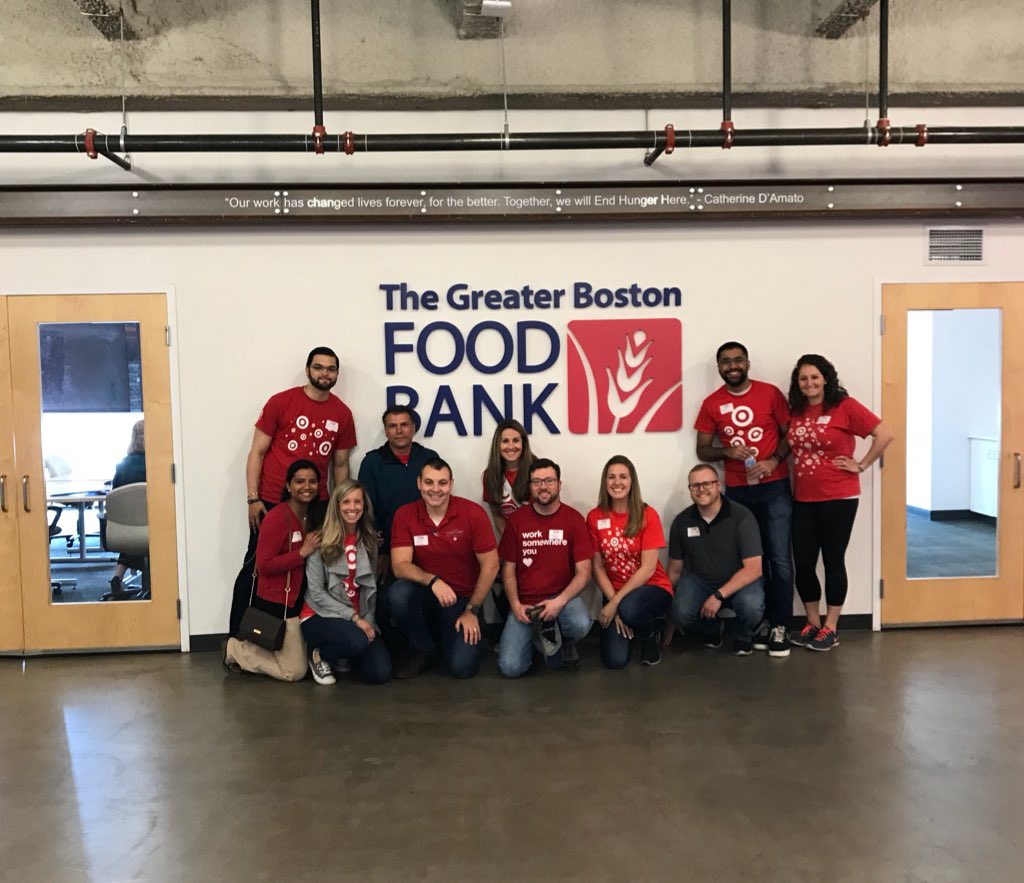 CaraGerety's tweet photo. Awesome day with the team volunteering at the Greater Boston Food Bank!! #gr8bosfoodbank #tomatoestomatoes #D452 https://t.co/s6RS7n5iOm