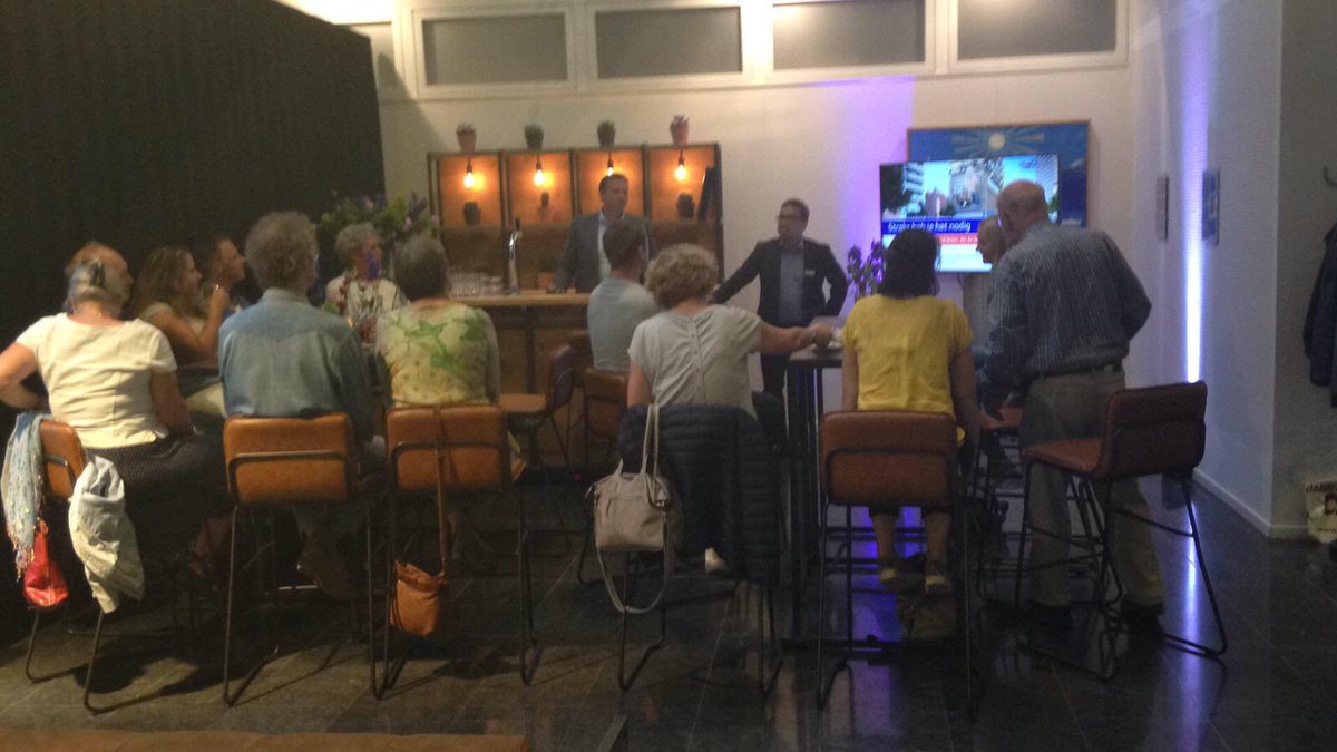 RixtVries's tweet image. Het is gezellig druk in ons #cafe! Beginnen met #beleggen  @RaboLNWF