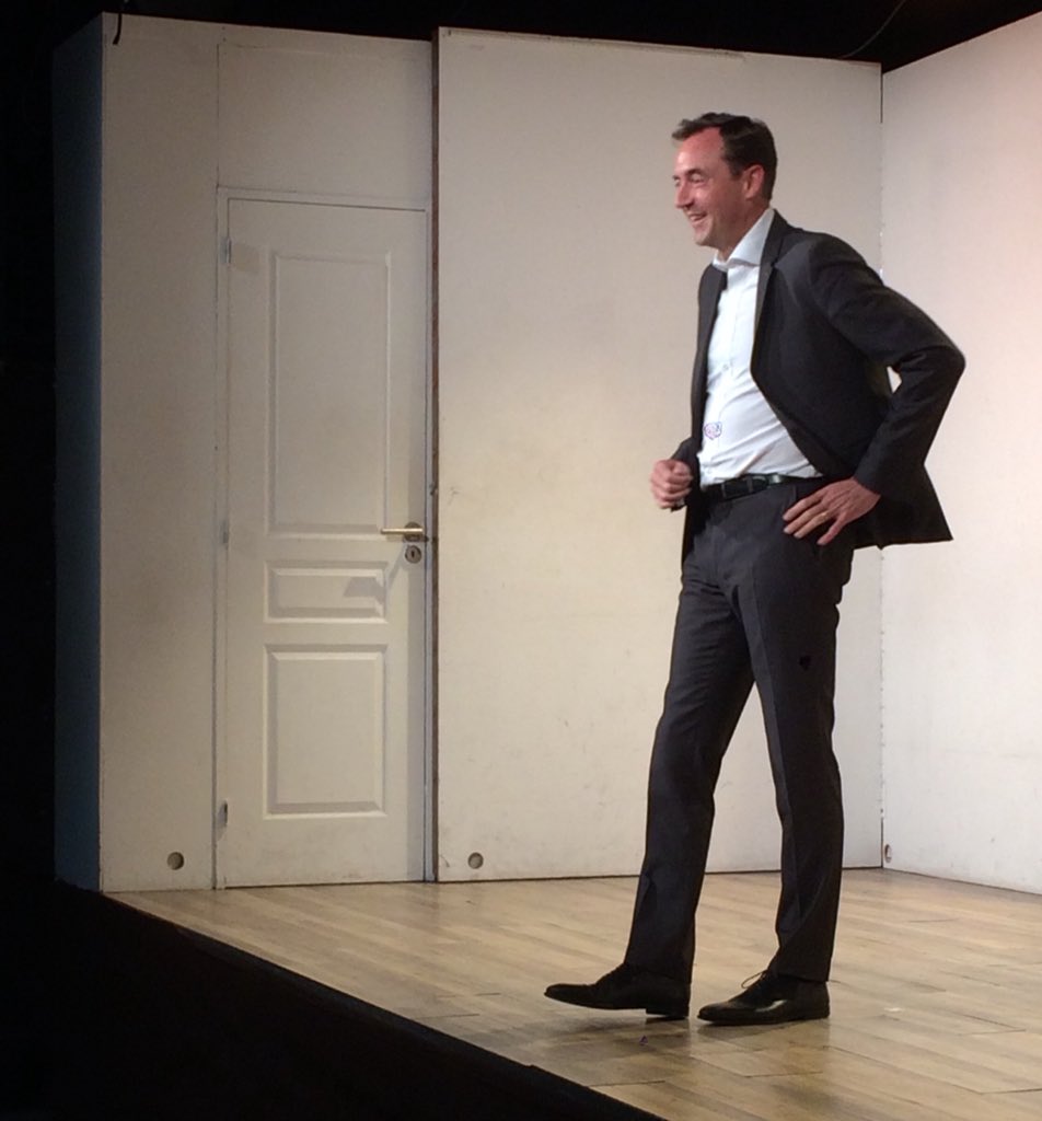 Le Président du groupe Adecco France, Christophe Catoir, conclut cette soirée théâtre : « Soyez vous-même ! » #CEO1Month <a href="/chcatoir/">Christophe Catoir</a>