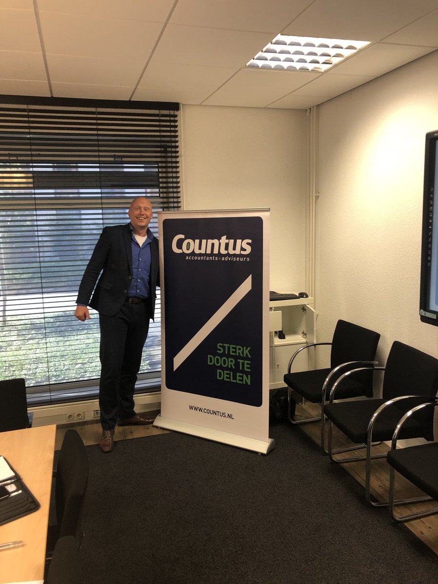 Bart_Kuipers's tweet photo. Samen met Rob Postma namens @Countus een interactieve presentatie mogen geven aan een groep jonge, toekomstige advocaten bij Damsté advocaten - notarissen! Hopelijk zijn ze nu goed voorbereid voor hun tentamen https://t.co/A7DD12zgc1