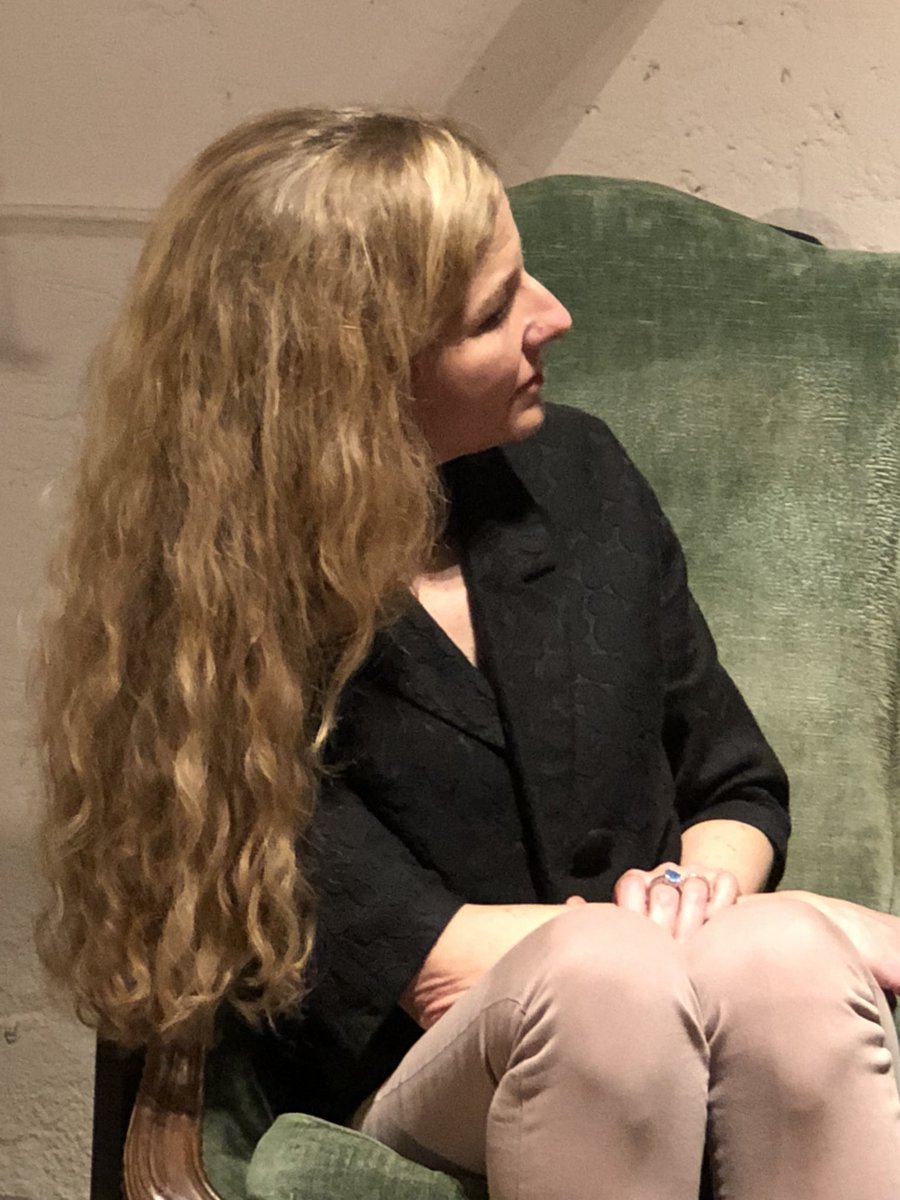 Nerys__'s tweet photo. .@clairecameron “Un orso rappresenta per me tutte le mie paure più profonde, l’ho capito scrivendo perché è stato più facile ammettere di temere lui che focalizzare, elaborare qualcosa di più complesso” @chiara_valerio @SEMLibri #LOrso https://t.co/Rko9Mpxnul