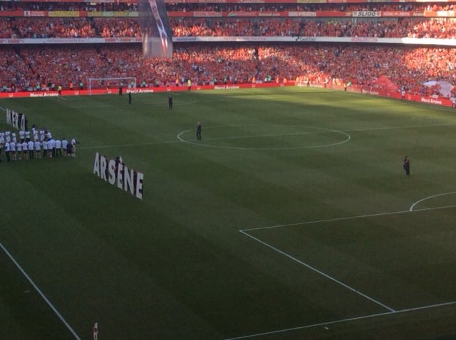 _SanchezDaniel_'s tweet photo. Au dernier match d’Arsène Wenger à l’Emirates. Un bel hommage !
Ô combien mérité !! https://t.co/3tWptNoGnz