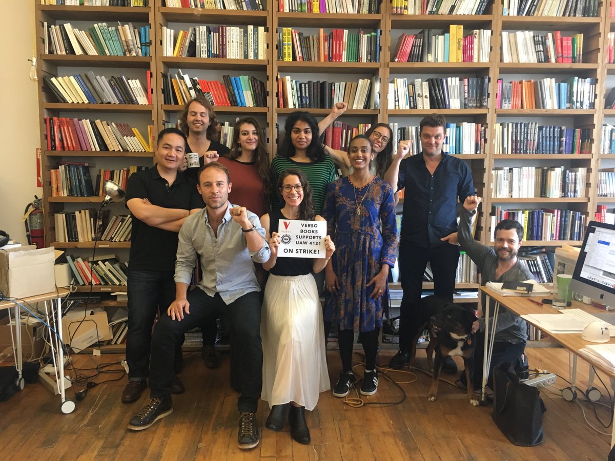 VersoBooks's tweet photo. Verso stands in solidarity with @UAW4121 @UW on strike!
#UWstrike #ASEsStrikeBack #UAWonstrike https://t.co/73XF0xfzyG