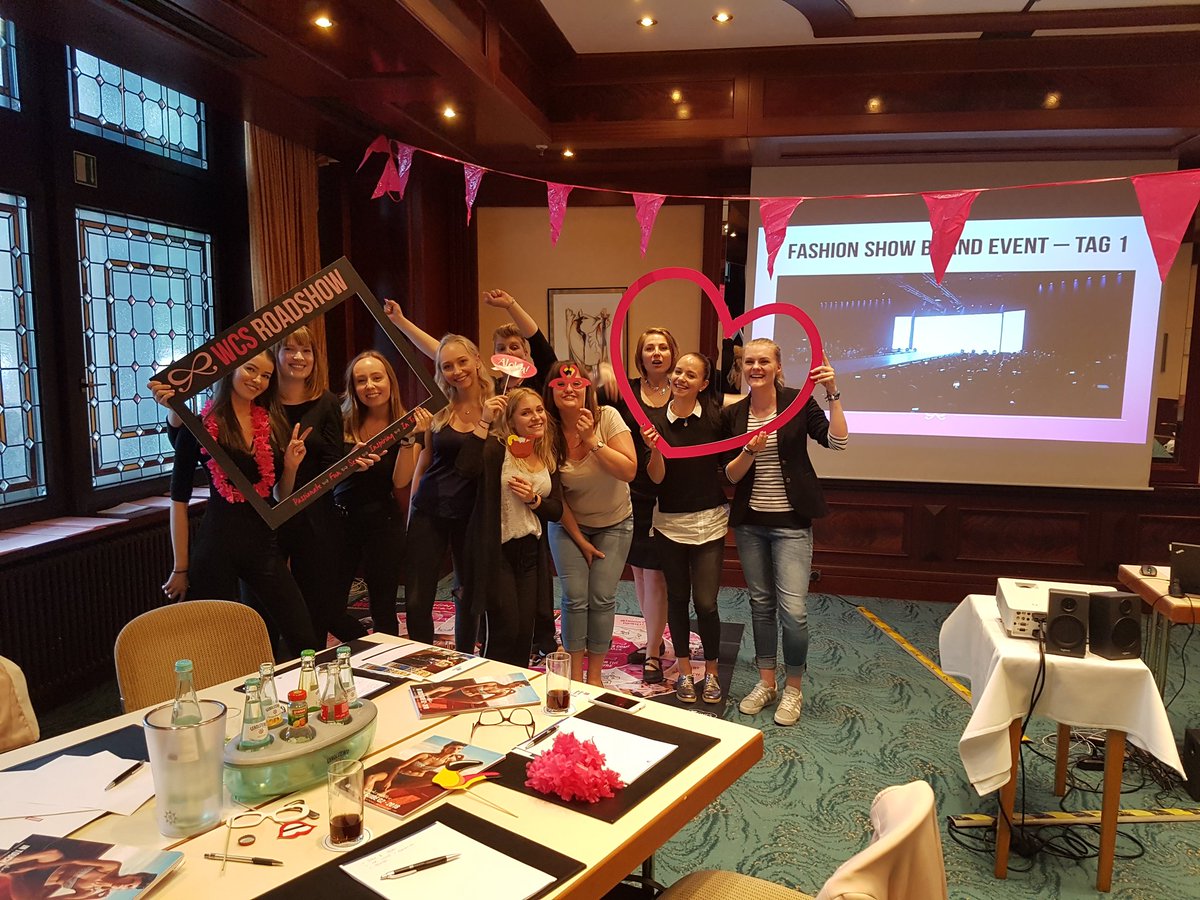 🎀#WCSroadshow Today! Part 2! Und wieder sensationelle Sheros am Start! Fun Fun Fun! And special Guests! <a href="/PetraDierck/">Petra Dierck</a> und <a href="/maniawermelski1/">mania wermelskirchen</a> ! Vielen Dank für euren Besuch! <a href="/S_Boeer/">Sabine Boeer</a> <a href="/verbmel/">Melisa Verbeck</a> @DianeVanGool <a href="/AlmeidaHkm/">MichelleAlmeidaHKM</a>