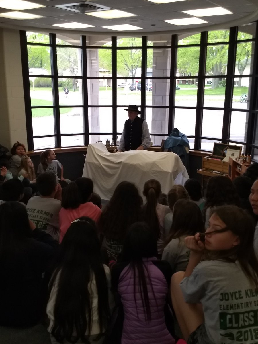 ccsd21kilmer's tweet photo. @KilmerSchool_5 students had a great time learning about the music, photography, medicine, civilian life, infantry, and artillery of the Civil War today. https://t.co/cb2tjAyVRO
