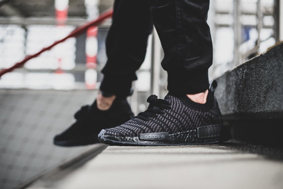 nmd_r1 stlt primeknit black