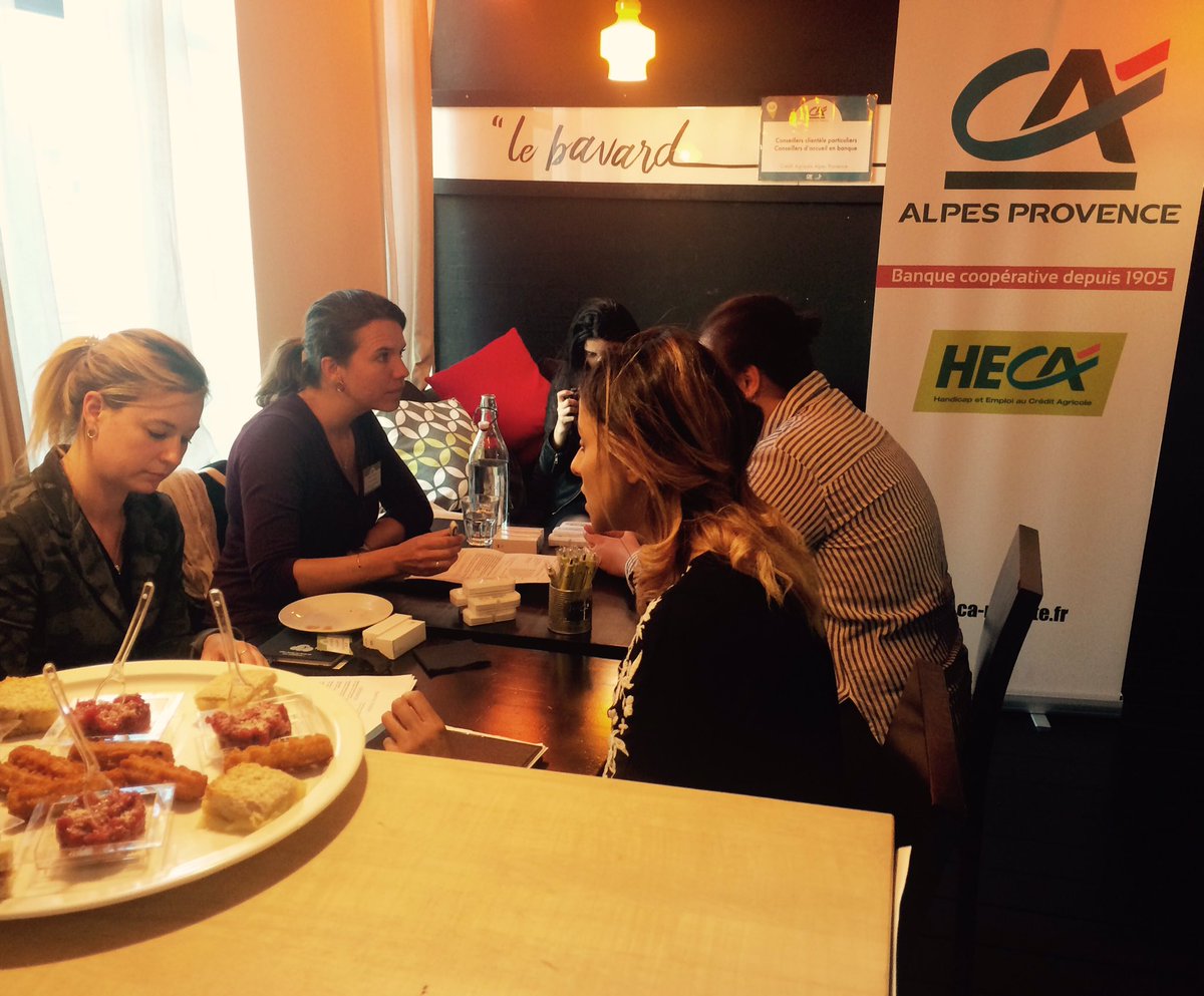 CA_alp_prov's tweet photo. 🔴 #Direct Échanges de CV et mini entretiens spontanés continuent de se succéder dans une ambiance conviviale #1erStage1Job https://t.co/QZO96PXvTL