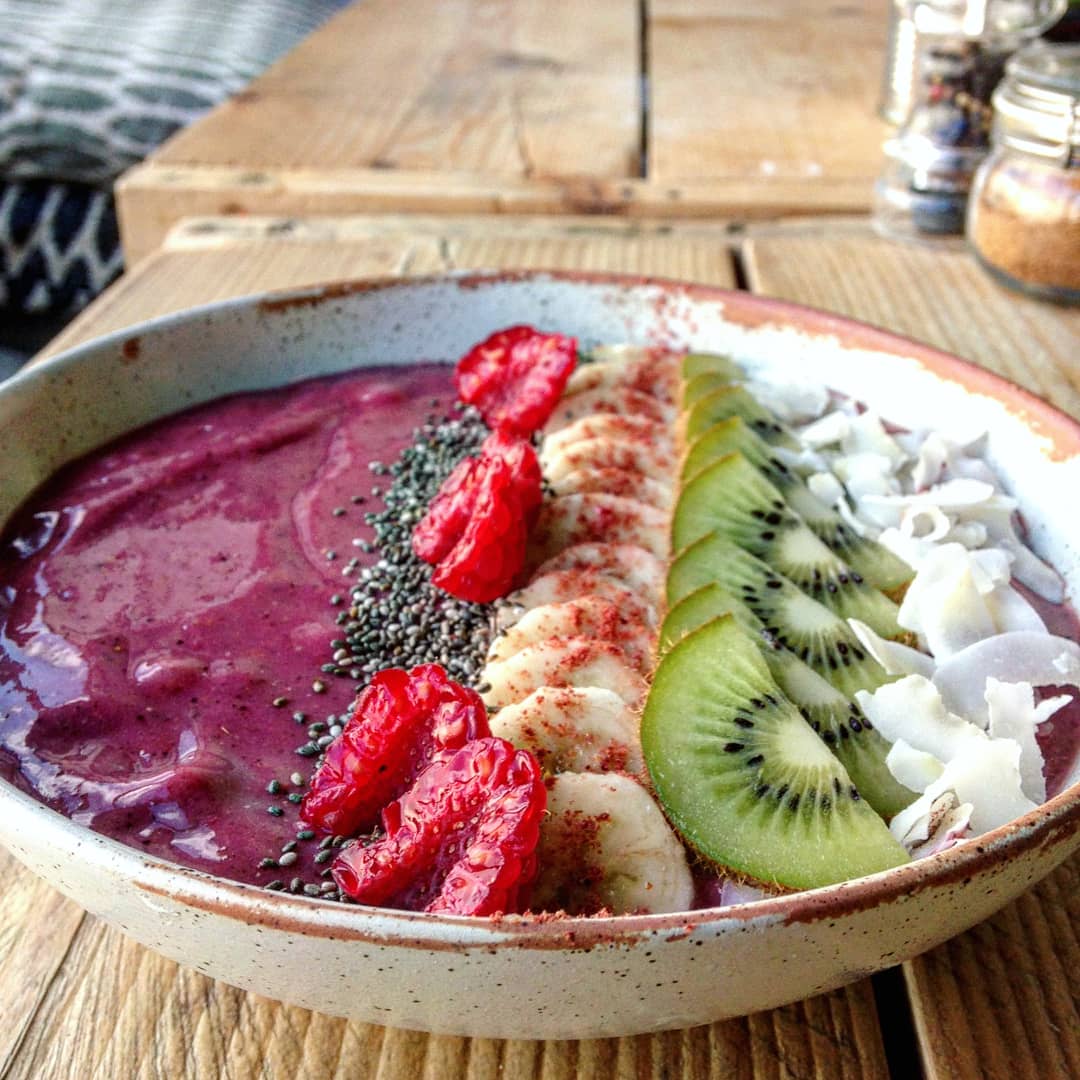 theplantbaseuk's tweet image. Smoothie bowls... just another reason to look forward to waking up in the morning 🙌