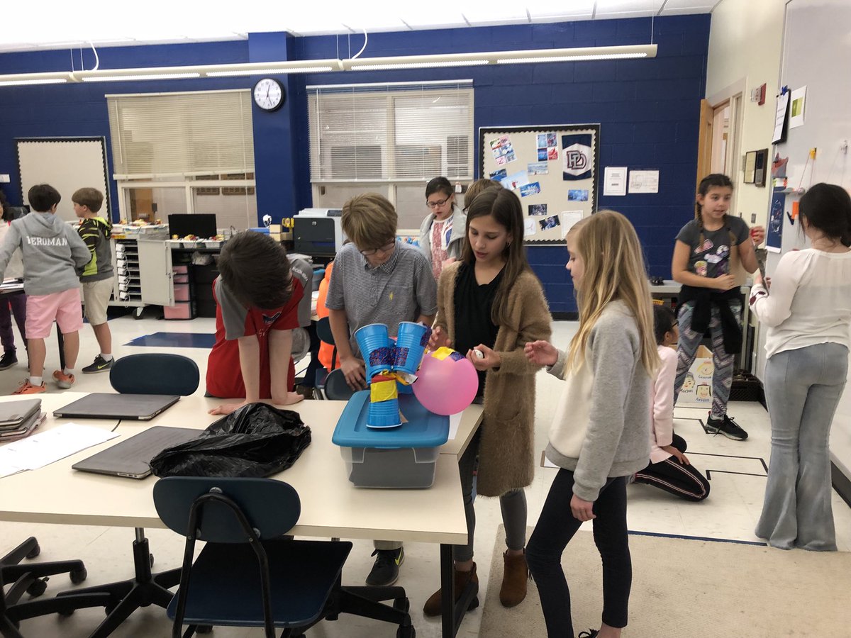 swelton3's tweet photo. 5th grade design, we built prototypes #pdschargers https://t.co/vVHmyqcM0T