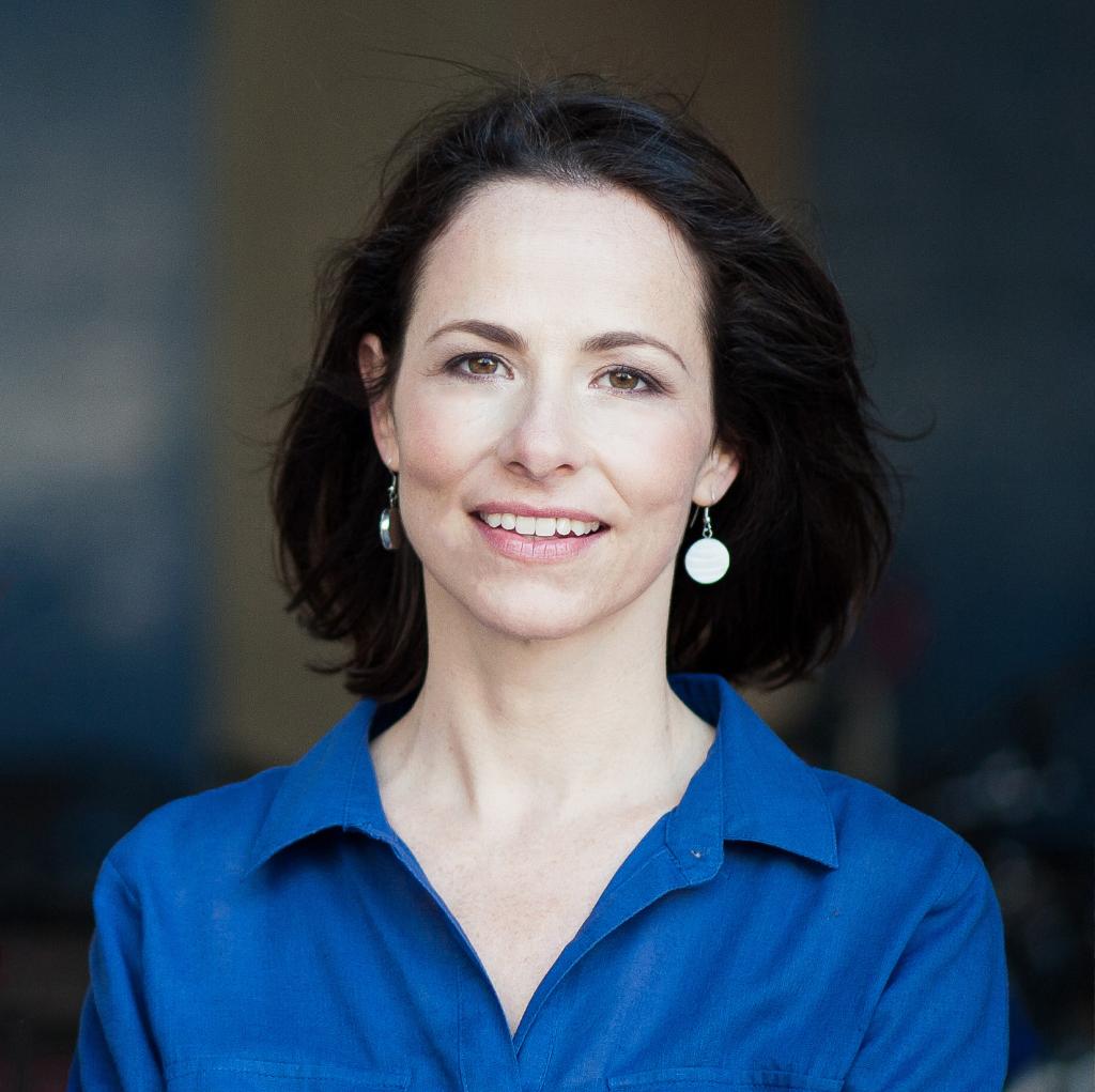 Google's tweet photo. “As technologists, we can build better AIs–and better machine learning systems–if we start from the human need.” How Googler Fernanda Viégas designs human-centered AI for everyone → https://t.co/IOWhrEtV8q https://t.co/fFwYatCpKm