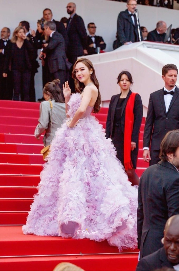 Pillow_Here418's tweet photo. 180515 #Jessica attends ‘Star Wars’ red carpet during the 71st annual Cannes Film Festival, preview. #CannesFilmFestival #CannesFilmFestival2018 #제시카 #JessicaJung https://t.co/oqSIdhJg4S