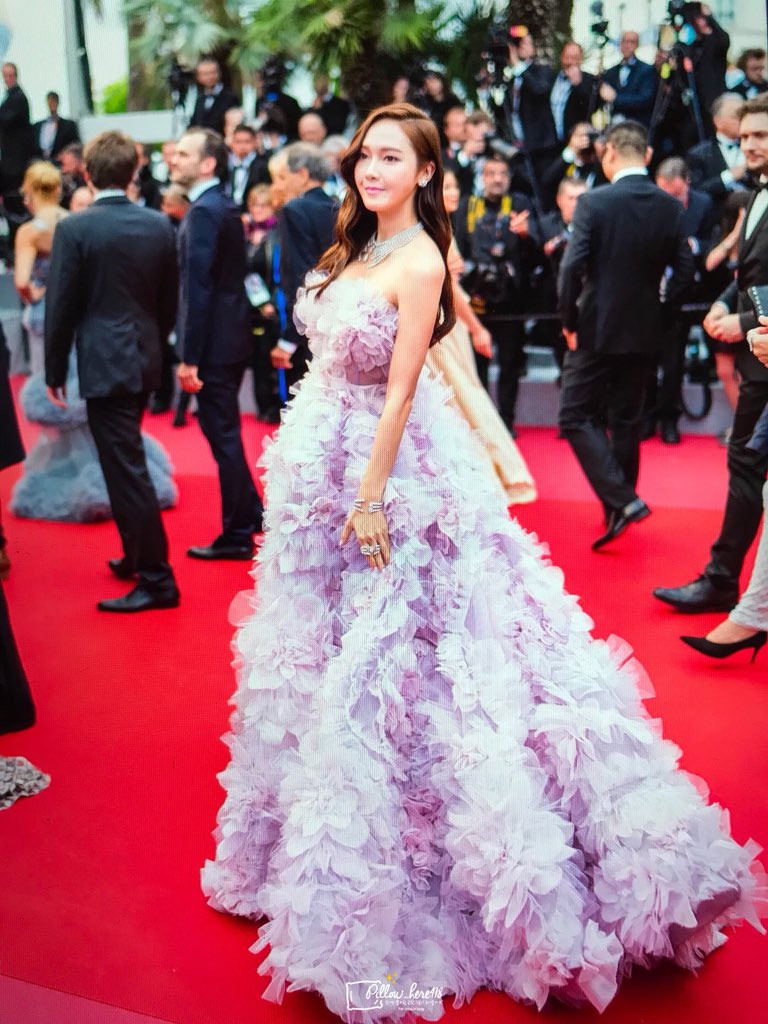 Pillow_Here418's tweet photo. 180515 #Jessica attends ‘Star Wars’ red carpet during the 71st annual Cannes Film Festival, preview. #CannesFilmFestival #CannesFilmFestival2018 #제시카 #JessicaJung https://t.co/oqSIdhJg4S