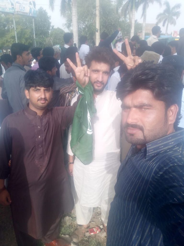 gujrat_hussain's tweet photo. حسین لورز ک�� تمام ممبران کو کامیاب ریلی پر مبارکباد پیش کرتے ہیں
گجرات کی عوام کا ایک نعرہ
ان شاءاللہ🌹
آئے گا چوہدری حسین الہی ہمارا
👏👏👏👏👏👏👏👏👏👏👏👏👏
#PMLQGujrat
#ChBrothran
#PMLQPakistan
#PMLQJalalPurJatan https://t.co/BPosfEatbY