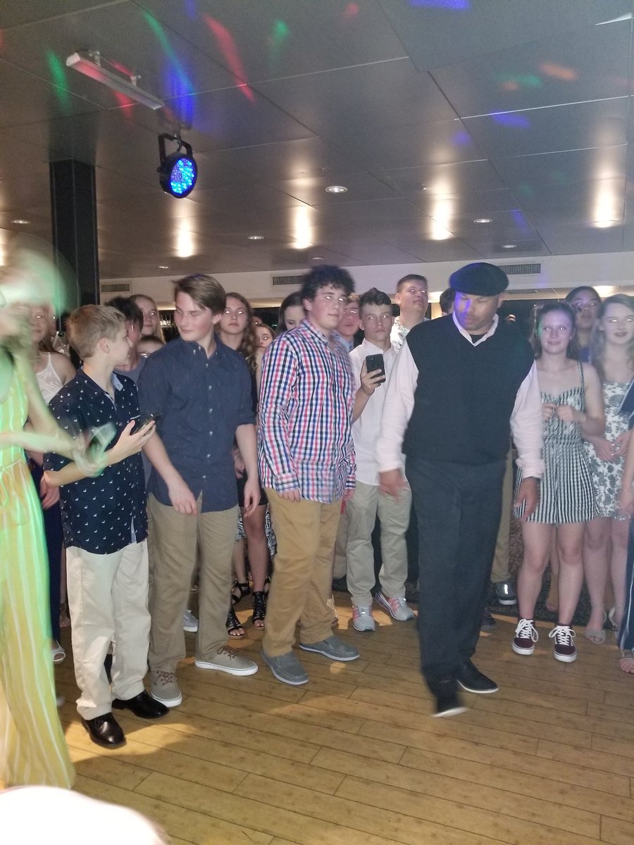 TonyaSkelton_'s tweet photo. @RNR_DCTrip Dancing the night away!  #RNRDCTrip18 https://t.co/4KrM1zEbZv