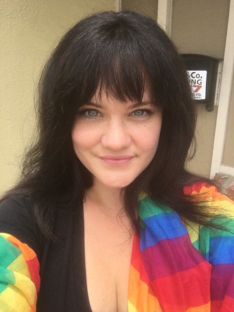 amandadeibert's tweet photo. ‘Tis the season for bangs #nofilter #goodsunlight https://t.co/OSbRaegfw0