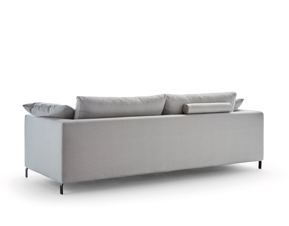 designersinhome's tweet image. El sofá clásico LOFT de B&amp;amp;V es la defición que nos da Edeestudio acerca de su diseño: “Conceptualmente Loft es similar a un espacio Chill out llevado al hogar. Nuestro diseño trata de transmitirlo a partir de los cojines independientes y las piezas que lo conforman” #sofacomodo