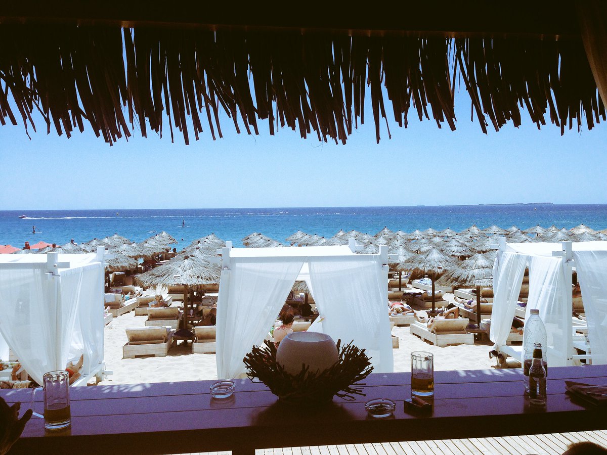 lockthemap's tweet photo. Just a few photos from our first trip to Greece together, 4 years ago! Babies!  #tb #throwback #greece https://t.co/KIPIS2jONO