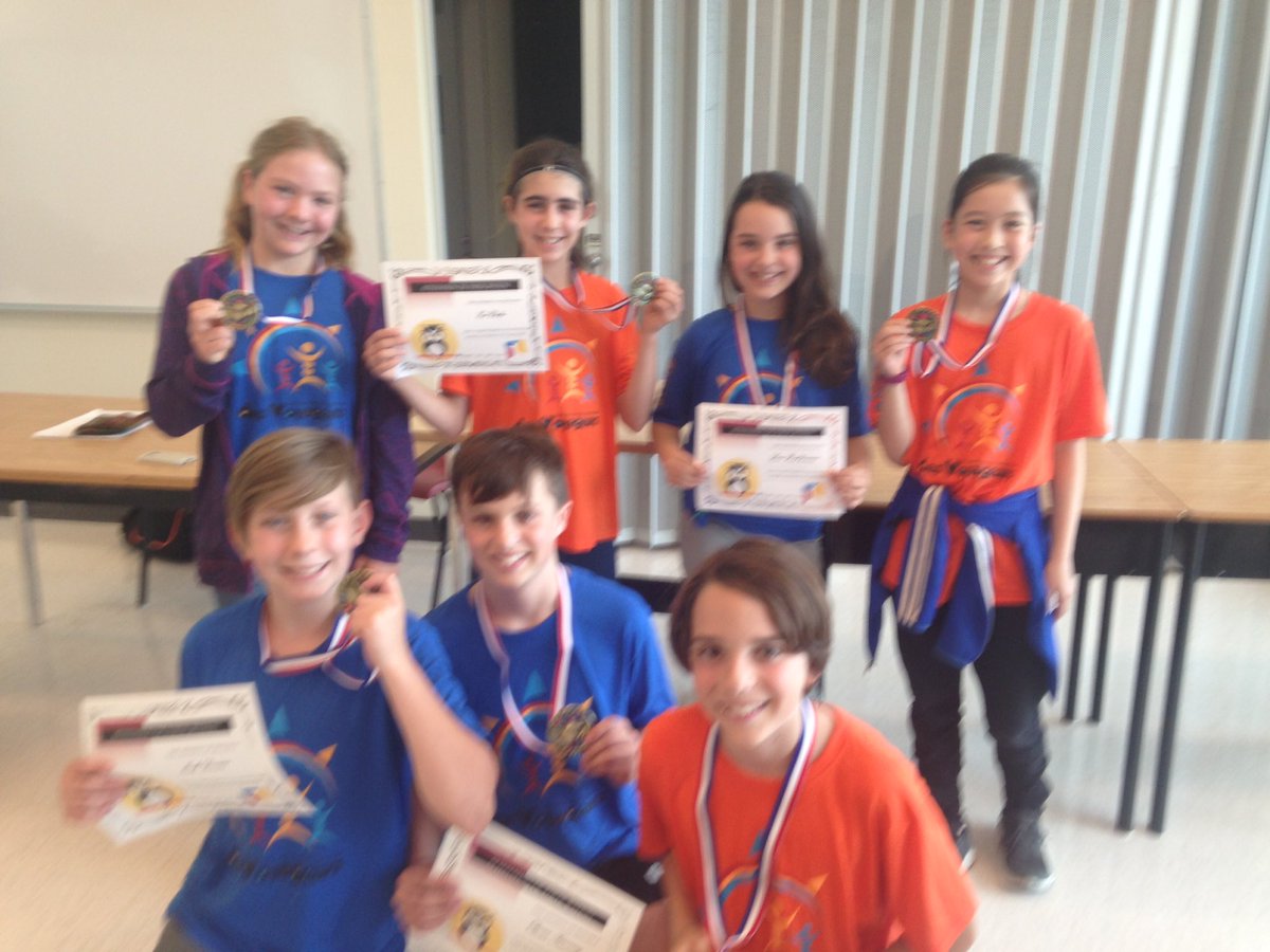 belanbri's tweet photo. Les équipes de savants en herbe de l'école des Voyageurs ont gagné la première place pour une cinquième année consécutive. Bravo à tous! https://t.co/HpYWgjifCw