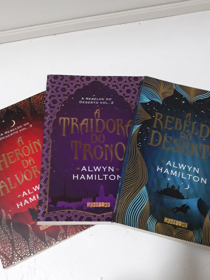 Monique_Cantu's tweet photo. Just because I love it so much 😍🔫👑 #heroatthefall #traitortothethrone #rebelofthesands @AlwynFJH https://t.co/OoTlQw03D1