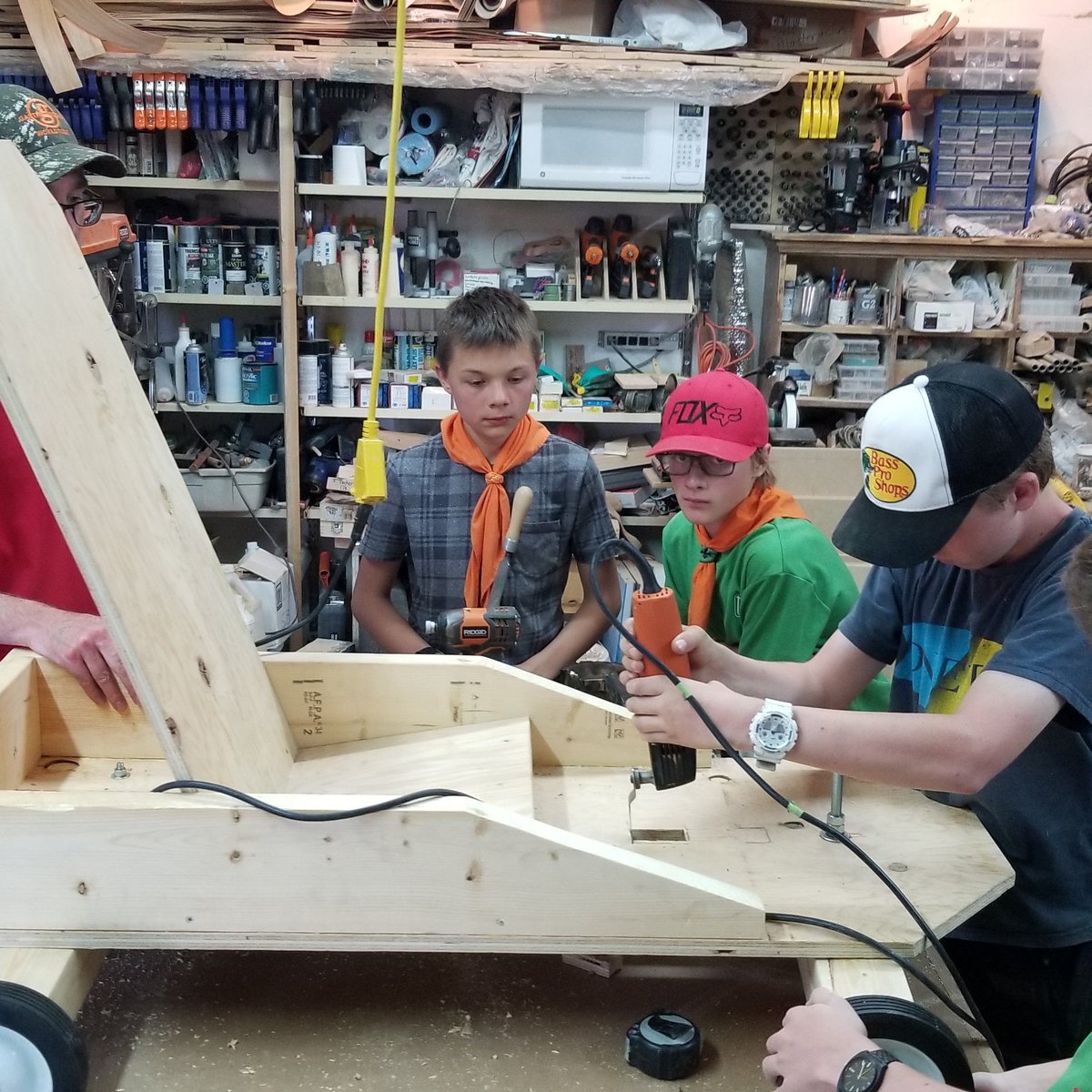 JTFurniture's tweet photo. My local scout troop was in my shop last night making soap box derby racers!
#theymadethat #scoutsdostuff #scoutscanada #Chinookscout #chinookcouncil #1stoilfields #stem #builder #kidsintheshop #woodworkers #fein https://t.co/vIgUZ8mId4