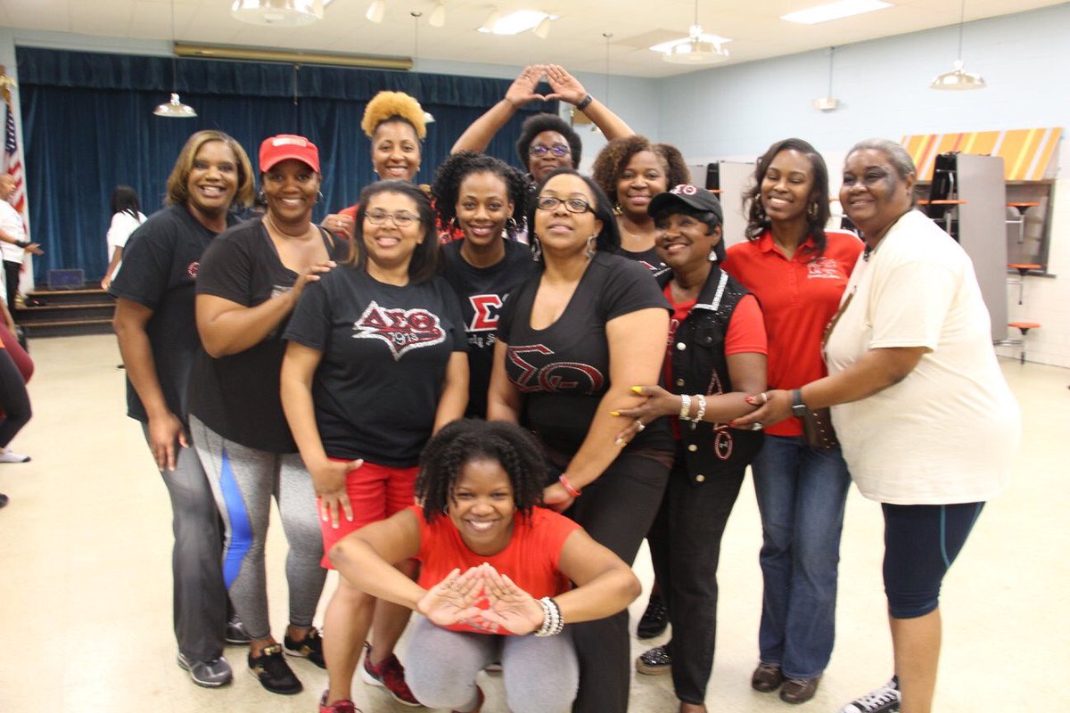 GreenvilleSCDST's tweet photo. Line Dancing with the Deltas as part of our May Week activities! #GSCAC #DST105 #physicalhealth #MayWeek2018 https://t.co/Xedux8Jomw