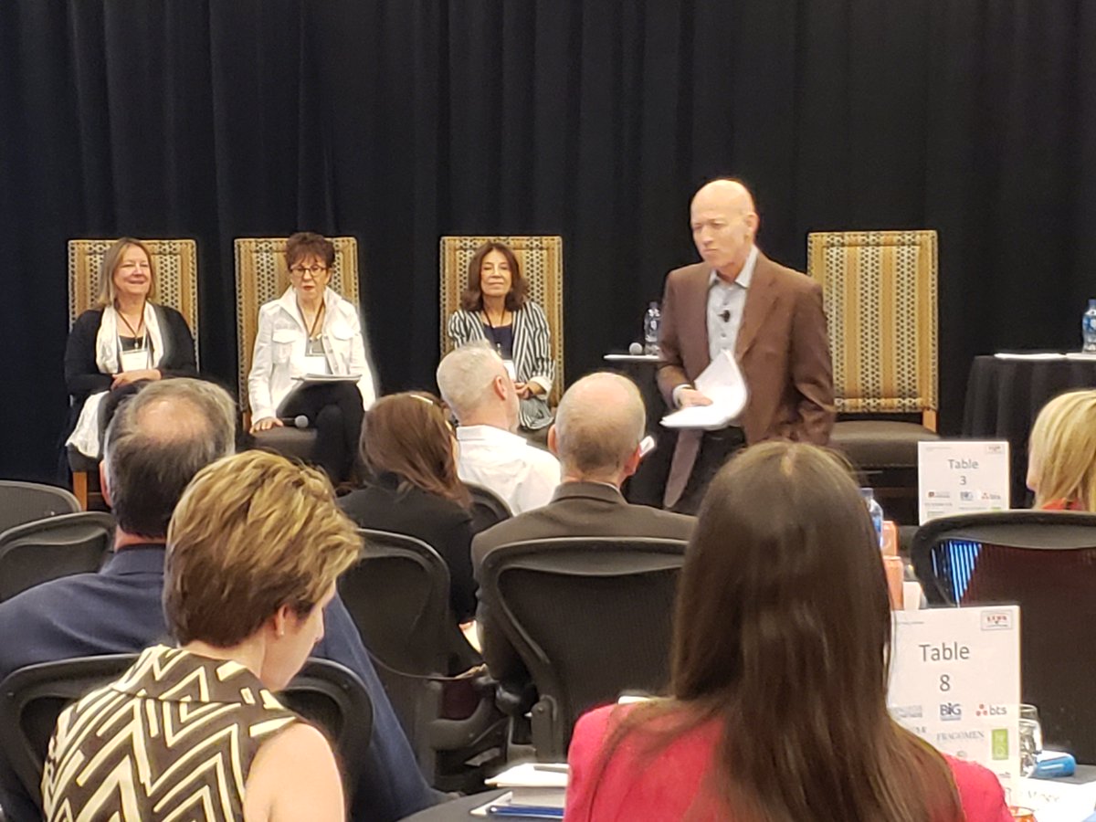 Metrus's tweet photo. Bill Schiemann facilitates a panel discussion on the impact of employee fulfillment on business performance at the EXcelerating HR Client Conference! #EXHR2018 https://t.co/YBN0yQQmPS