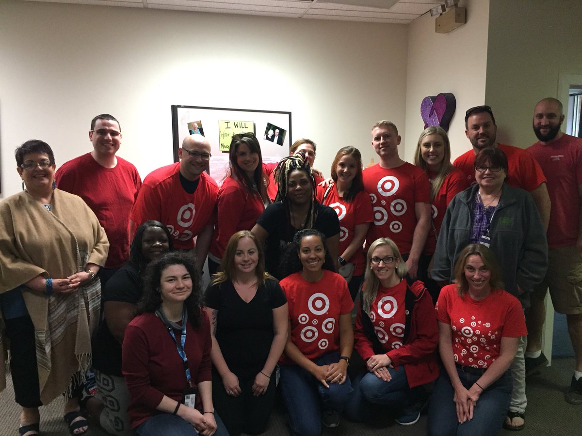 erika_kiroy's tweet photo. D438 spent our day giving back to an amazing facility in Troy, NY that supports those in need. #R400Community #teamwork #Targetcommunity #Targetgivesback @SelenaAlbino https://t.co/feqKd5S1hN
