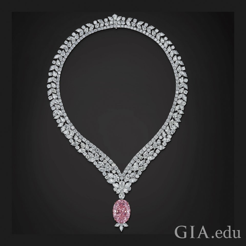 AN IMPRESSIVE DIAMOND FRINGE NECKLACE, BY HARRY WINSTON. Composed of a  pear-shaped diamond line necklace wi… | Real diamond necklace, Big diamonds  necklace, Jewelry