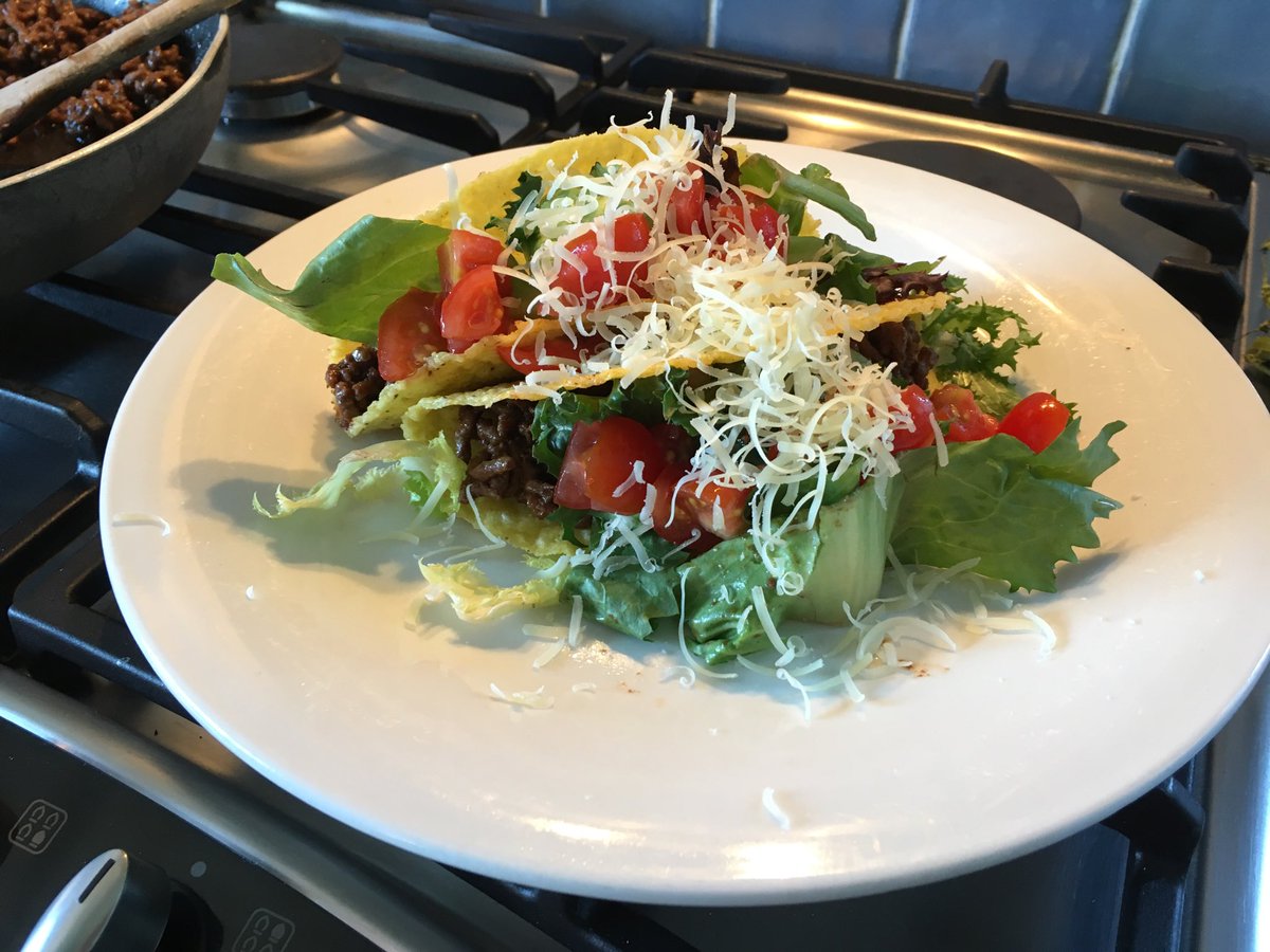 lizmcternan's tweet photo. Hmmmnnn! Mexican food, anyone? Quick, easy & delicious, plus it’s #AthleteFood #LCHF #ironfuel #ironmantraining #HandcyclingTriathlete #RoadToKona2018 https://t.co/ciKm1TCR4q