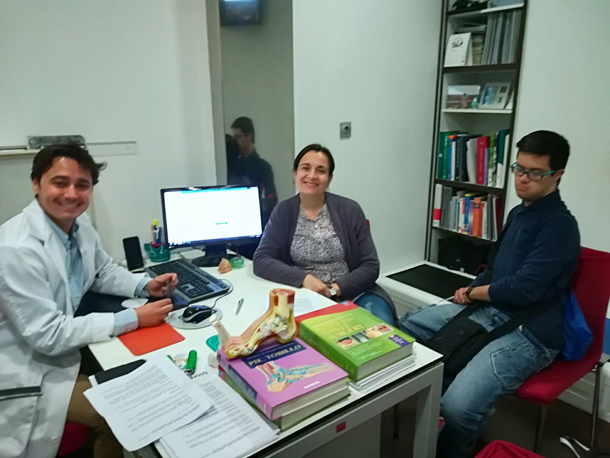 DownLleida's tweet photo. Avui @psanjuant, presidenta de @downlleida, ha signat un conveni de col•laboració amb el doctor @borjacd88, director de @cmlasalut, per treballar conjuntament en la millora de la salut de les persones amb #sindromedown https://t.co/rskn5er9E2