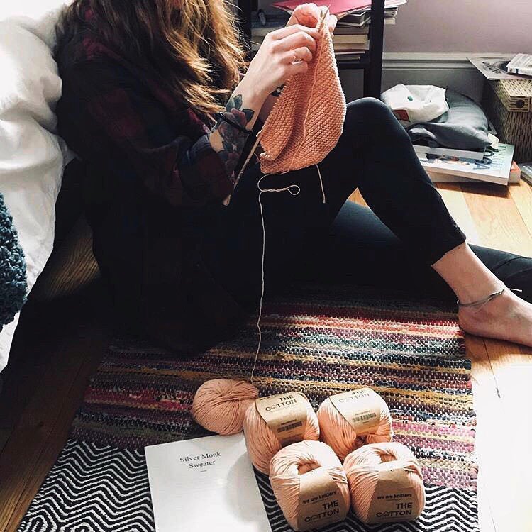 Come on, we know you’re doing this at this very moment 👌🏻✨ #makersgonnamake 

📷: cristinann789
knitting kit: weareknitters.me/silver_monkswe…