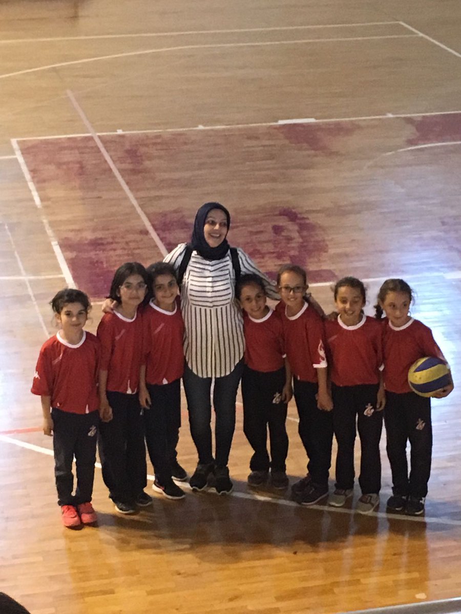 MelekUZUN661's tweet photo. Zeki Cevher İlkokulu 3F sınıfı sporda da varım dedi...İlçemizde düzenlenen voleybol turnuvasında 1. olan öğrencilerimi kutluyorum https://t.co/7ufJHdWpm8