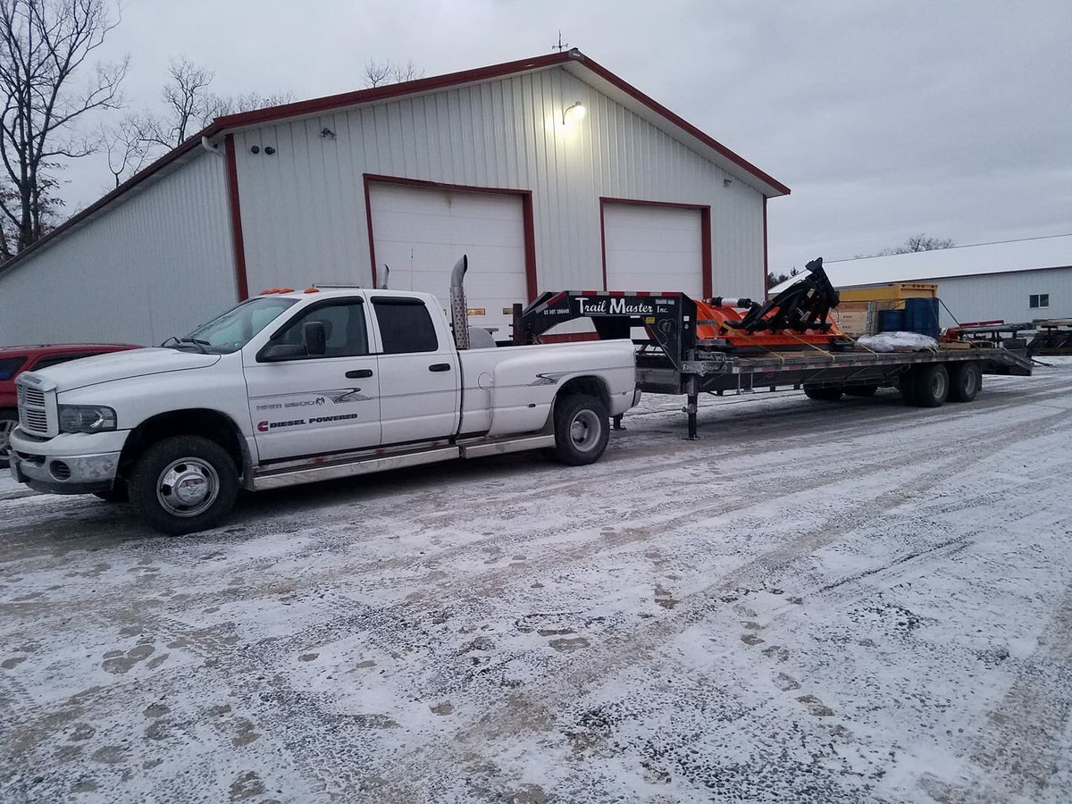 SeigRoadSup's tweet photo. Well it’s Tuesday and I’ve been bad about getting tweets out there so here are some pictures from over the winter. #newproduct #winter #Amsoil #AmsoilRetailer #customerrepairs #hotshottrucking #wehavebeenbusy #badatupdates https://t.co/UyKzPs7KKs