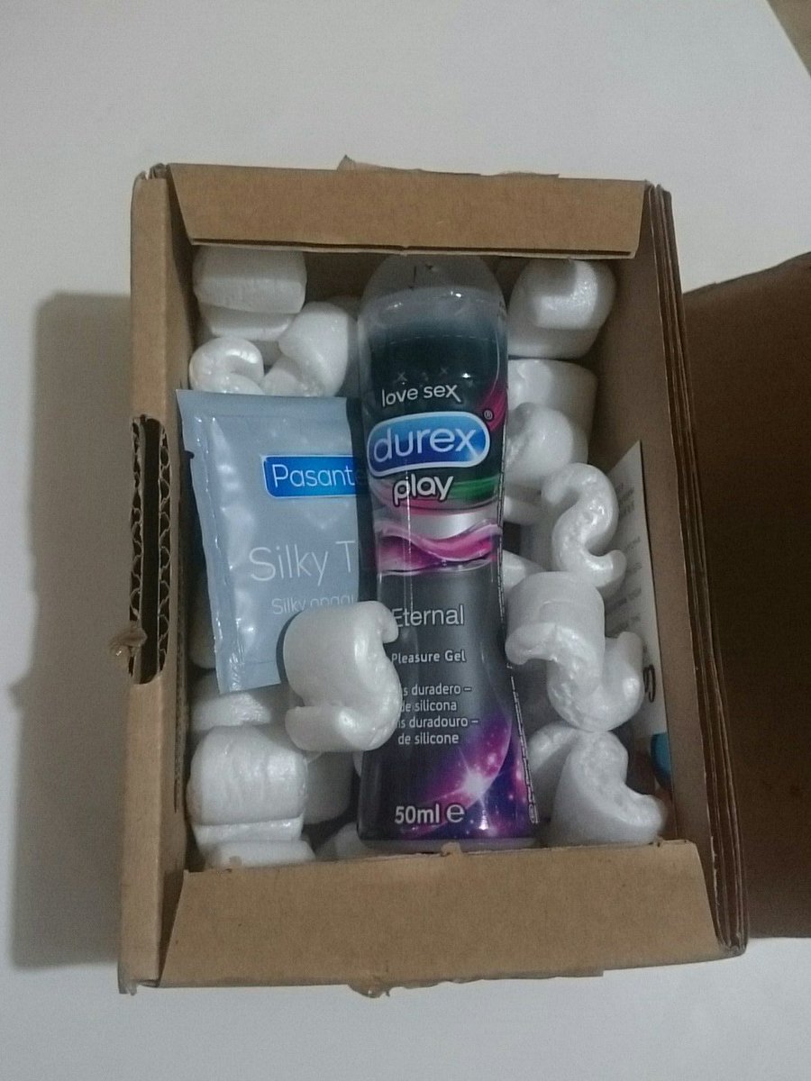 ellibrorojoweb's tweet image. Nuestro último pedido a @Condonesmix ya está en casa 😉