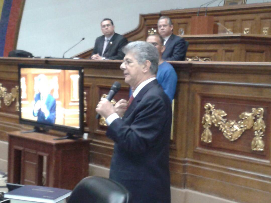 El diputado <a href="/hramosallup/">Henry Ramos Allup</a> calificó como sainete el evento político convocado por el Gobierno para el próximo domingo. "No participamos porque no se dieron las condiciones que exigimos. Problema tendrán quienes tendrán que reconocer el resultado del sainete".