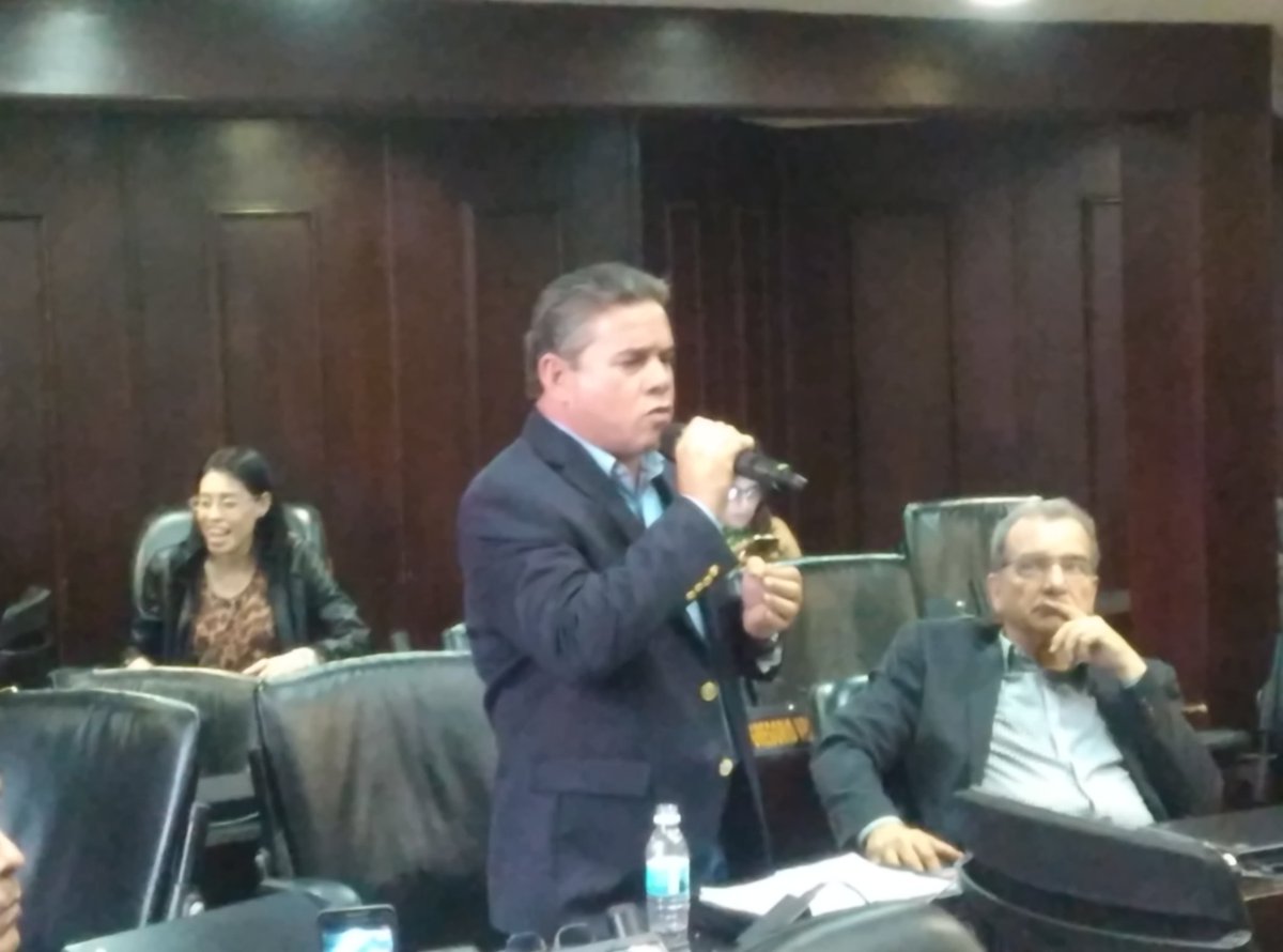 "No vamos a consolidar un proceso en el que también se le niega la posibilidad a los venezolanos en el exterior, ni en el que  con chantaje y soborno, a través de un carnet o una bolsa de comida, se compren las conciencias", expresó el diputado <a href="/GoyoGraterol/">Gregorio Graterol</a>.