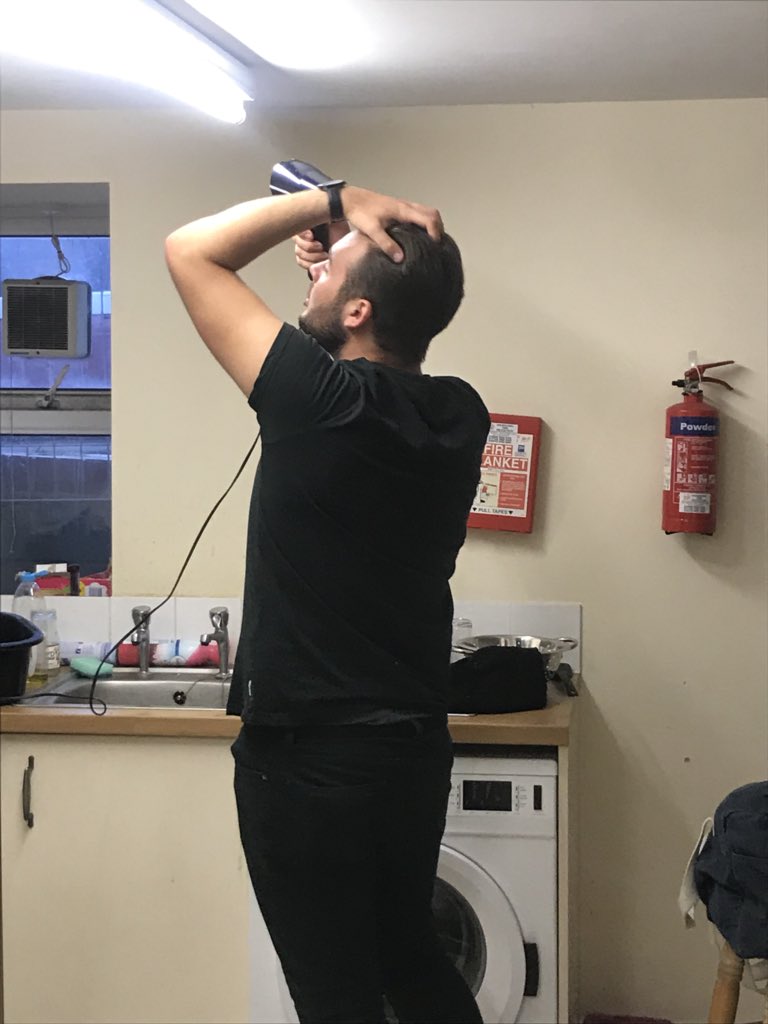 At least one of the <a href="/SotonUniCricket/">Southampton University Cricket Club</a>  boys is ready for yokos. #danlockwoodwannabe