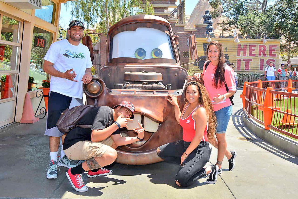 _tiiaare's tweet photo. Couldn’t have asked for a better family vacation. Happiest place on earth with my lifetime best friends💗💯 https://t.co/r2VZgirqT4