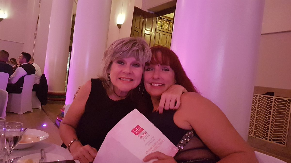 PinkConfettiLE9's tweet photo. ooo looking forward to great evening @idoawards2018 😀😀 https://t.co/eq5yDJmeih