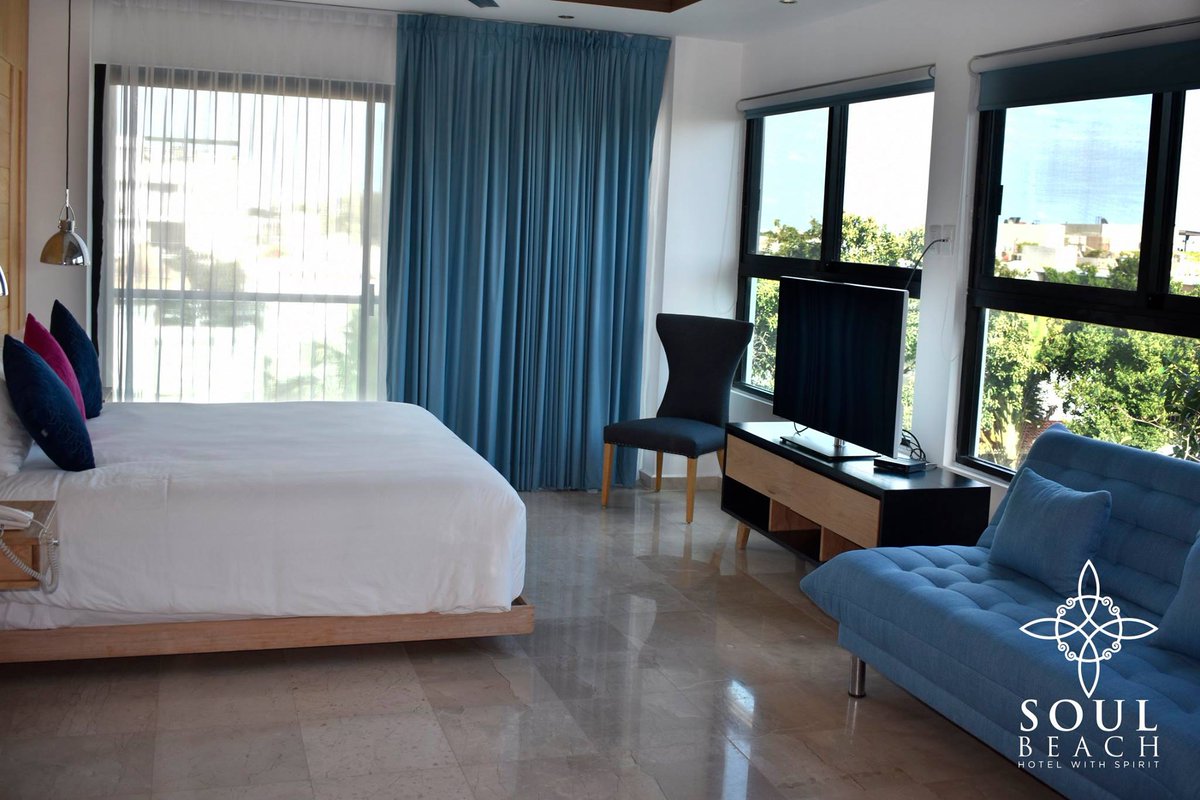 Vistas al mar caribe, tina y detalles únicos. Nuestra Master Suite Collection te va a encantar por ser el espacio ideal para días de comodidad y descanso en #PlayaDelCarmen #rivieramaya