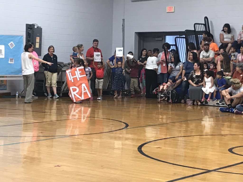 msdowmusic's tweet photo. Awesome Persuasion Parade for our PBL day! @HPEStigers #MOonthego #GrowMaury https://t.co/qhRPeh42qA