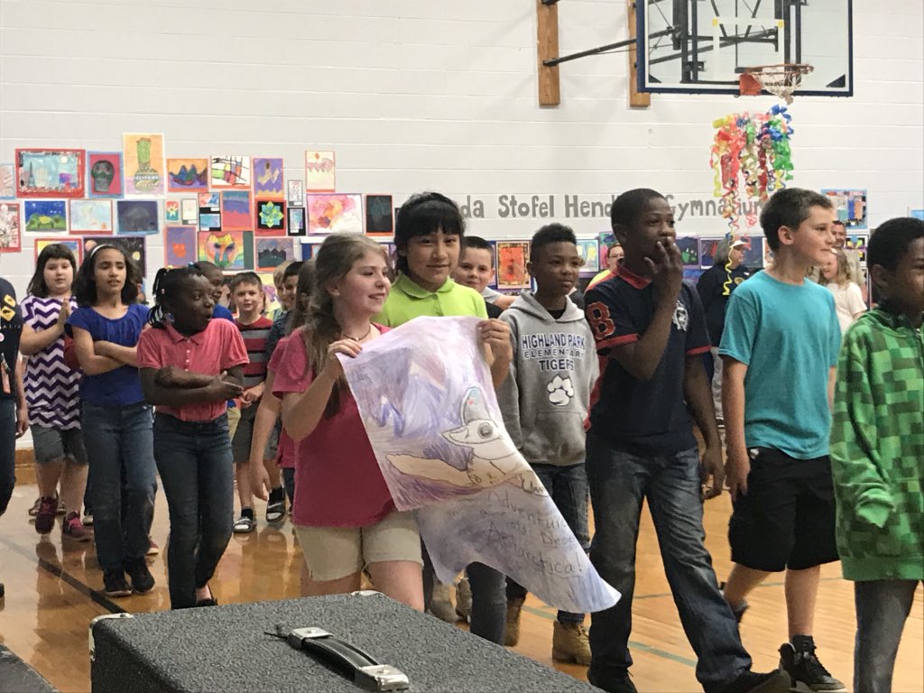 msdowmusic's tweet photo. Awesome Persuasion Parade for our PBL day! @HPEStigers #MOonthego #GrowMaury https://t.co/qhRPeh42qA
