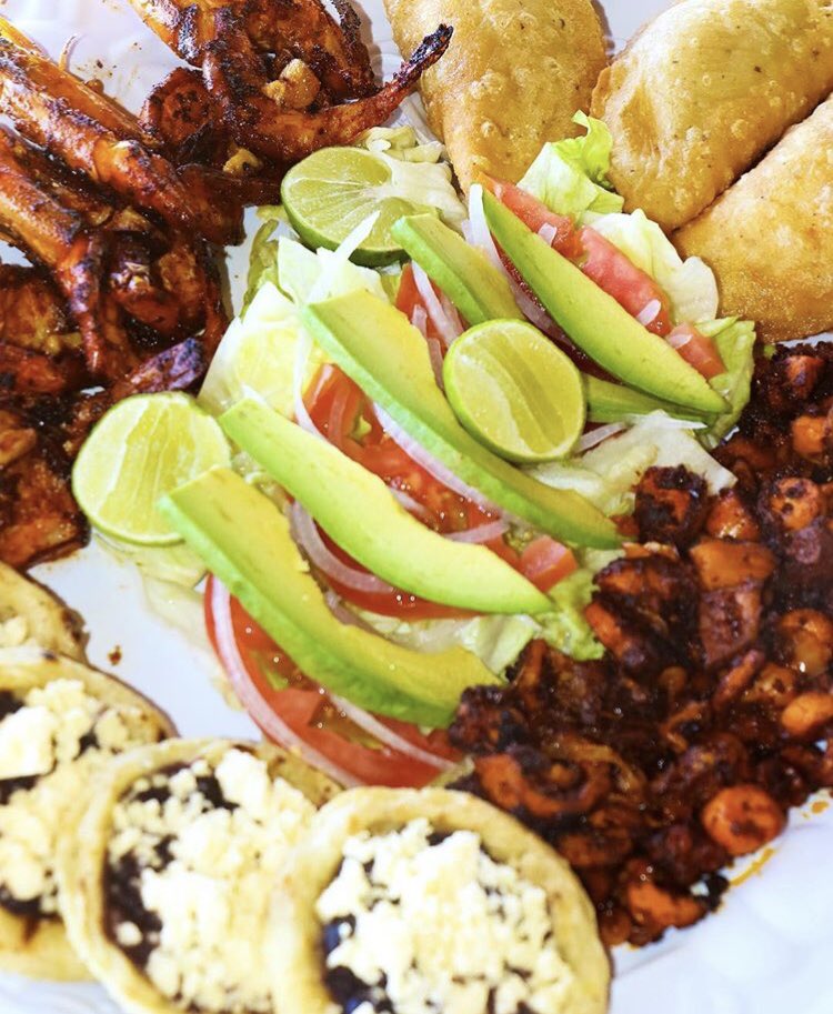Acapulco's tweet photo. Ven a disfrutar de nuestra exquisita gastronomía. #Acapulco https://t.co/zGS7S9TeeZ