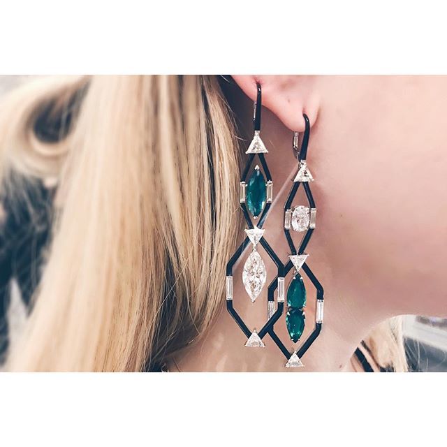 AshleyLikesGems's tweet photo. Continuing w/ the 2 is better than 1 trend 💫 Day 15 of #31daysofemeralds proves that #emeralds #diamonds &amp; #enamel by @nikoskoulisjewels is the BEST combination 🤩💚 #AshleyLikesGems .
.
.
.
.
.
.
.
.
#finejewelry #jewels #jewelry #jewellery #gem #gems… https://t.co/mSWnqTlzvO https://t.co/59QB2Wdc8M