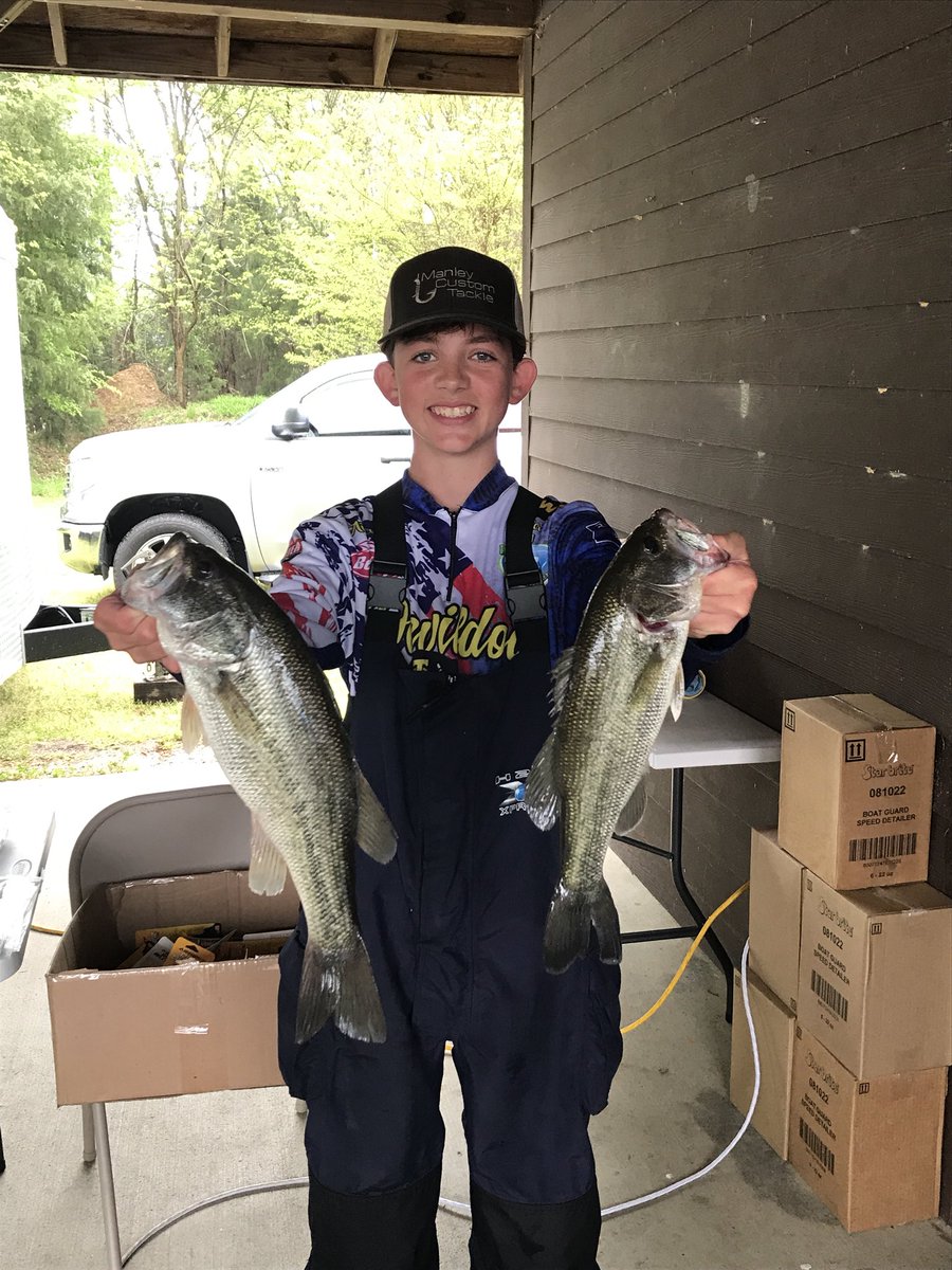 AHowardFishing's tweet photo. Had a great 2017-18 season with the Devildog Anglers. Won the middle school AOY and finished 2nd in the TRHS AOY points. Thankful and Blessed!!! #lewsfishing #berkleyfishing #costafishing https://t.co/BUGCRVXCDn