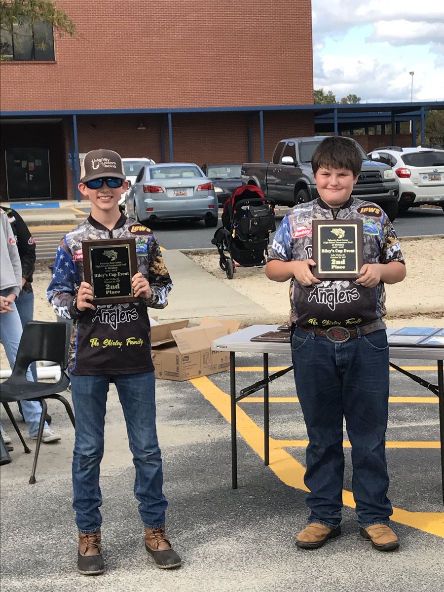 AHowardFishing's tweet photo. Had a great 2017-18 season with the Devildog Anglers. Won the middle school AOY and finished 2nd in the TRHS AOY points. Thankful and Blessed!!! #lewsfishing #berkleyfishing #costafishing https://t.co/BUGCRVXCDn